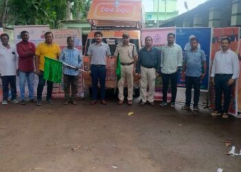 ମୋହନା ବ୍ଲକ ରେ ବିକାଶ ବାହନର ସବୁଜ ପତାକା ଦେଖାଇ ଶୁଭାରମ୍ଭ କଲେ ଗୋଷ୍ଟି ଉନ୍ନୟନ ଅଧିକାରୀ