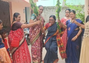 ପାରଳାଖେମୁଣ୍ଡି ଉପକଣ୍ଠ ଯାଜପୁର ଗ୍ରାମ ଅଙ୍ଗନବାଡ଼ି କେନ୍ଦ୍ର ଠାରେ ଆକାଂକ୍ଷା ପକ୍ଷରୁ ରଜ ଉତ୍ସବ ପାଳନ