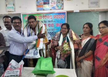 ଅନୁଦାନ ପ୍ରାପ୍ତ ବିଦ୍ୟାଳୟର ରାଜ୍ୟ ପୁରସ୍କୃତ ଶିକ୍ଷକ ଶୂନ୍ୟ ହସ୍ତରେ ଅବସର ନେଲେ