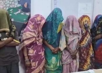 ୧୦ ଜଣ ମହିଳାଙ୍କୁ ଭୟ ଦେଖାଇ ଅନୈତିକ ସମ୍ପର୍କ ରଖୁଥିଲେ ୬୦ ବର୍ଷର ବୃଦ୍ଧ, ସମସ୍ତେ ମିଶିଯାଇ ସିଧା ଜାଳିଦେଲେ, ପରେ