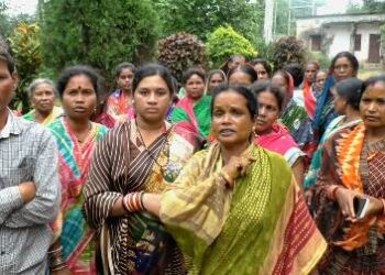 ଦୋଷୀଙ୍କୁ ଗିରଫ ଦାବିରେ ଥାନା ଘେରାଉ କରେ ଶତାଧୀକ ମହିଳା ଓ ପୁରୁଷ