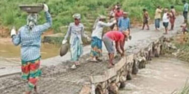 ଶୁଣିଲେନି ସରକାର…..ଗଜପତି ଜିଲ୍ଲା ଗୋଷାଣୀ ବ୍ଲକର ଯୁବରାଜପୁର ଗ୍ରାମବାସୀ ଚାନ୍ଦା ଓ ଶ୍ରମ ଦାନ କରି ମହେନ୍ଦ୍ର ତନୟା ନ‌ଦୀ ଉପରେ ପୋଲ ନିର୍ମାଣ କଲେ