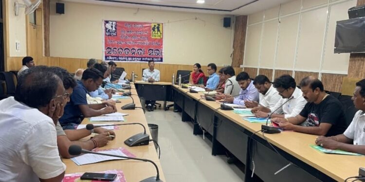 ଗଜପତି ଜିଲ୍ଲା ପ୍ରଶାସନ ଓ ଜିଲ୍ଲା ଶ୍ରମ ବିଭାଗ ପକ୍ଷରୁ ଜିଲ୍ଲାସ୍ତରୀୟ ଶିଶୁ ଶ୍ରମିକ ଉଚ୍ଛେଦ ନେଇ ସଚେତନତା ସଭା ଅନଷ୍ଠିତ