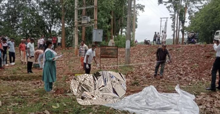 ଯୁବକଙ୍କୁ ପଥରରେ ଛେଚି ହତ୍ୟା ଅଭିଯୋଗ : ରାସ୍ତାକଡ଼ରୁ ମୃତଦେହ ଉଦ୍ଧାର: ପୋଲିସ ର ଛାନବିନ ଆରମ୍ଭ