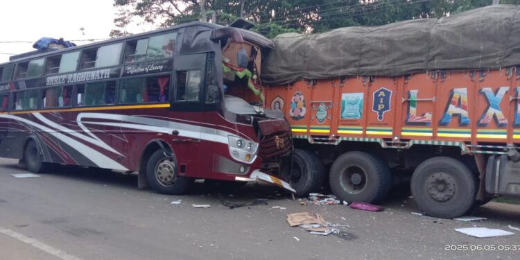 ବସ ଦୁର୍ଘଟଣାଗ୍ରସ୍ତ ଜଣେ ମୃତ ପାଞ୍ଚ ଜଣ ଗୁରୁତର