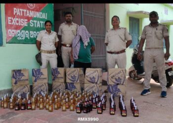 କାର୍ଯ୍ୟ ମୋଡରେ ଅବକାରୀ ବିଭାଗ ୨୪୧ ଲିଟର ଦେଶୀ ଓ ବିଦେଶୀ ମଦ ଜବତ ୫ ଜଣ କୋର୍ଟ ଚାଲାଣ