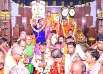 ମୁଖ୍ୟମନ୍ତ୍ରୀଙ୍କ କେନ୍ଦ୍ରାପଡ଼ା ଗସ୍ତ : ସୁଭଦ୍ରା ଓ ଲକ୍ଷପତି ଦିଦି ଯୋଜନରେ ସଫଳତା ଦେଖି ଖୁସି ହେଲେ ମୁଖ୍ୟମନ୍ତ୍ରୀ