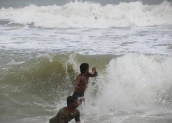ପୁରୀ ସମୁଦ୍ରକୂଳେ ହୋଇନାହିଁ ସିନ୍ଥେଟିକ୍ ୱାଲ ବିପଦରେ ପୁରୀ ବିଚ୍ !