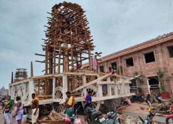 ତିନିରଥ ରଚାରି କୋଣ ଗୁଡ଼ିକୁ ଛାଡି ତିନିରଥ ଉପର ତାଗ ଗାଡ଼ିଆ ଶେଷ ହୋଇଛି