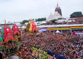 ରତ୍ନସିଂହାସନ ଛାଡି ରଥାରୁଢ ଚତୁର୍ଦ୍ଧାମୂର୍ତ୍ତି : ତିନିରଥର ଘର ଘର ନାଦରେ କମ୍ପିଲା ବଡଦାଣ୍ଡ – ଭକ୍ତ ମେଳରେ  କାଳିଆସୁନା