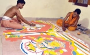 ମହାପ୍ରଭୁଙ୍କ ପଟିଦିଅଁ ପ୍ରସ୍ତୁତିରେ ଚିତ୍ରକର ସେବକ