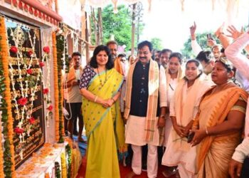 ଖୋର୍ଦ୍ଧା ରେ ବିଧାୟକ ଓ ସାଂସଦ ଙ୍କ ମାରାଥନ କାର୍ଯ୍ୟକ୍ରମ  : ବହୁ ପ୍ରତିକ୍ଷୀତ ରାସ୍ତା ପାଇଁ ୨୨କୋଟି,  ଦିବ୍ୟାଙ୍ଗ ଙ୍କ ପାଇଁ ୫୦ଲକ୍ଷ ସହ ଜନ ଶୁଣାଣି ରେ ଶତାଧିକ ଲୋକଙ୍କ ହେଲା ଅନସ୍ପଟ୍ ସମାଧାନ