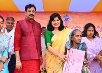 ଟାଙ୍ଗୀ ବ୍ଲକ୍ ର ୧୪ ମଉଜା,୨୬ ପଞ୍ଚାୟତ ପାଇଁ ସାଂସଦ ଙ୍କ ବିଭିନ୍ନ ସେବା ପ୍ରଦାନ ୪୨ ଜମିପଟ୍ଟା,୭୮ ରାସନ୍ କାର୍ଡ ବଣ୍ଟନ