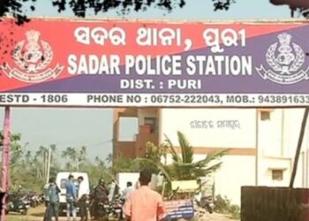 ତନି ଭଉଣୀଙ୍କୁ ୬ଜଣ ଯୁବକଙ୍କ ଅସଦାଚରଣ ଦୁଇ ଅଭିଯୁକ୍ତ ଗିରଫ ସହ କୋର୍ଟ ଚାଲାଣ