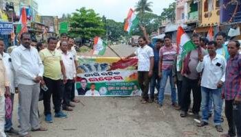 ଛାତ୍ରୀଙ୍କୁ ନ୍ୟାୟ ପ୍ରଦାନ ଦାବି କରି ବନ୍ଦ ଡାକରା