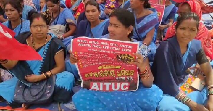 ଆଶାକର୍ମୀଙ୍କ ଆକ୍ରୋଶରୁ ବର୍ତ୍ତିଲେନି ସାମ୍ବାଦିକ