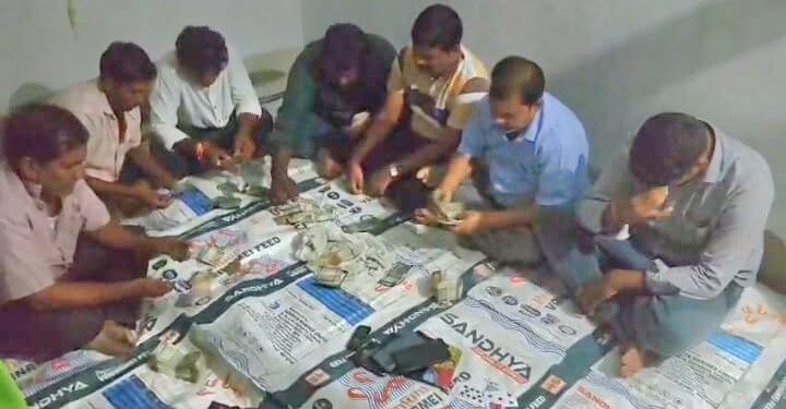 ଗଜପତି ଜିଲ୍ଲାରେ ଜୁଆ ଖେଳ ବନ୍ଦ ହେବାର ନା ଧରୁନି ପୁଣି ୮ ଜୁଆଡ଼ି ଗିରଫ, ୨.୪୪ ଲକ୍ଷ ଟଙ୍କା ଜବତ