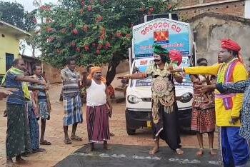 ଜରି ପଲିଥିନ, ପ୍ଲାଷ୍ଟିକ ବର୍ଜନ ପାଇଁ ପଥପ୍ରାନ୍ତ ନାଟକ : ଲୋକ ନୃତ୍ୟ ମାଧ୍ୟମରେ ଜନ ସଚେତନତା କାର୍ଯ୍ୟକ୍ରମ