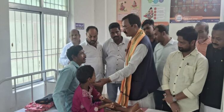 କନ୍ଧମାଳ ସାଂସଦଙ୍କ ବାଲିଗୁଡା ଉପଖଣ୍ଡ ସ୍ବାସ୍ଥ୍ୟ କେନ୍ଦ୍ର ପରିଦର୍ଶନ : ବିଭିନ୍ନ ସମସ୍ୟା ଉପରେ ଆଲୋଚନା