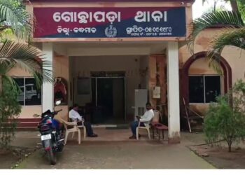 ନଦୀର ପ୍ରବଳ ସ୍ରୋତରେ ଭାସିଯାଉଥିବା ବେଳେ ଯୁବକ ଉଦ୍ଧାର