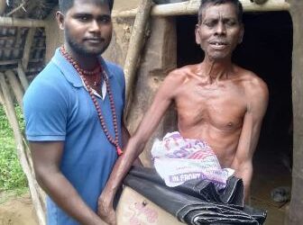 ଦୁଃଖରେ ଭାଙ୍ଗି ନ ଯାଇ ସମାଜ ସେବାକୁ ଜୀବନର ବ୍ରତ କଲେ ସନ୍ତୋଷ