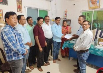 ଅନଲାଇନ୍ ମାଧ୍ୟମରେ ଛାତ୍ର ଛାତ୍ରୀ ଙ୍କ ଉପସ୍ଥାନ ନେବାକୁ ଶିକ୍ଷକ କର୍ମଚାରୀ ସମନ୍ଵୟ ସମିତି ପକ୍ଷରୁ ବିରୋଧ