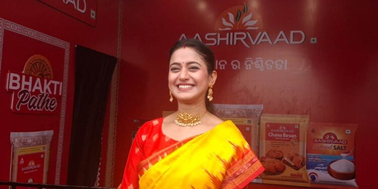 ଆଶୀର୍ବାଦ ଅଟା ଷ୍ଟଲରେ ଅଭିନେତ୍ରୀ ଏଲିନା