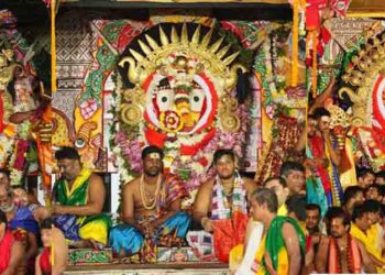 ସୁନାବେଶରେ ଝଟକିଲେ ଚତୁର୍ଦ୍ଧାବିଗ୍ରହ ମହଣ ମହଣ ସୁନା ରେ ସୁନାବେଶ : ୧୫ ଲକ୍ଷ ଶ୍ରଦ୍ଧାଳୁଙ୍କ ଦର୍ଶନ