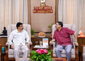 ରାଜଭବନରେ ରାଜ୍ୟପାଳଙ୍କୁ ସାକ୍ଷାତ କଲେ – ରାଜସ୍ୱ ମନ୍ତ୍ରୀ