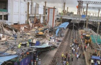 କଟକ ରେଳ ଷ୍ଟେସନରେ ଭୁଶୁଡ଼ିଲା ନିର୍ମାଣାଧୀନ ଛାତ