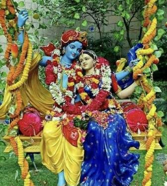 ଝୁଲଣ କୁଞ୍ଜରେ ଝୁଲୁଛନ୍ତି କୁଞ୍ଜବିହାରୀ