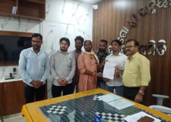 ପଶ୍ଚିମଓଡିଶାରେ ସ୍ଥାୟୀ ହାଇକୋର୍ଟ ବେଞ୍ଚ ପ୍ରତିଷ୍ଠା ଦାବି ମୁଖ୍ୟମନ୍ତ୍ରୀଙ୍କ ଉଦେଶ୍ୟରେ ବିଡ଼ିଓଙ୍କୁ ଦାବିପତ୍ର