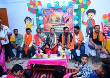 ପ୍ରଧାନ ଶିକ୍ଷୟିତ୍ରୀ ଙ୍କୁ ଅଵସର ସମ୍ବର୍ଦ୍ଧନା