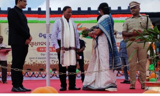 ଶତାୟୁ ହାଇସ୍କୁଲ ବି.କେ. ବିଦ୍ୟାପୀଠର ସହକାରୀ ଶିକ୍ଷକଙ୍କୁ କଟକ ଜିଲ୍ଲା ପ୍ରଶାସନ ତରଫରୁ ଶ୍ରେଷ୍ଠ ଶିକ୍ଷକ ସମ୍ମାନ ପ୍ରଦାନ 