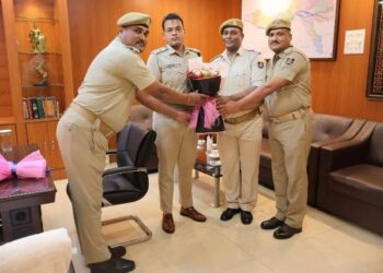 କଟକ ଗ୍ରାମାଞ୍ଚଳ ଏସପି ପ୍ରତିକ ସିଂ ଙ୍କ ଠାରୁ ଦାୟିତ୍ୱ ନେଲେ ଭିନିତ୍ ଅଗ୍ରୱାଲ