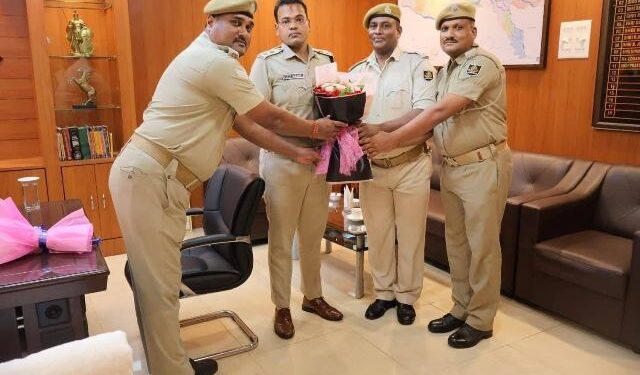 କଟକ ଗ୍ରାମାଞ୍ଚଳ ଏସପି ପ୍ରତିକ ସିଂ ଙ୍କ ଠାରୁ ଦାୟିତ୍ୱ ନେଲେ ଭିନିତ୍ ଅଗ୍ରୱାଲ