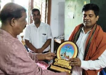 କଟକ ସଦର ବିଧାୟକ ସିଏମସିର ୫୬ ନମ୍ବର ୱାର୍ଡ ପରିଦର୍ଶନ କରି ବିଭିନ୍ନ ସମସ୍ୟା ପଚାରି ବୁଝିଲେ