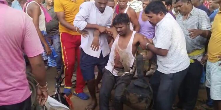 କାର ସିରିଜ ଦୃଘଟଣାଗ୍ରସ୍ତ ରେ ୩ ବାଇକ ଆରୋହୀ ଗୁରୁତର