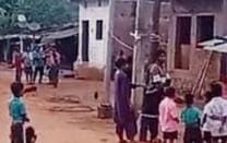 ଗଜପତି ଜିଲ୍ଲା ମୋହନା ବ୍ଲକ ଅଡବା ଥାନା ଅଂଚଳରେ କଙ୍ଗାରୁ କୋର୍ଟ – ସ୍ୱାମୀଙ୍କୁ ଖୁଣ୍ଟରେ ବାନ୍ଧି ନିସ୍ତୁକ ମାଡ଼ ଦେଲେ ସ୍ତ୍ରୀ