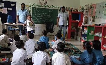 ଖର୍ଚ୍ଚ ହୋଇଛି କୋଟି କୋଟି ଟଙ୍କା ହେଲେ ଭିତିଭୂମିର ଅଭାବ ଯୋଗୁଁ – ଗଜପତିରେ ଗୋଟିଏ ଶ୍ରେଣୀ ପ୍ରକୋଷ୍ଠରେ ୩ ଜଣ ଶିକ୍ଷକ ଶିକ୍ଷାଦାନ କରୁଛନ୍ତି