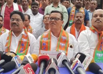 ଗଜପତି ଜିଲ୍ଳା ବିଜେପି ପକ୍ଷରୁ ପୂର୍ତ୍ତବିଭାଗ ଡାକବଙ୍ଗଳା ଠାରେ ଅନୁଷ୍ଠିତ ସାମ୍ୱାଦିକ ସମ୍ମିଳନୀରେ ଦୁଇ ବିଜେପି ନେତାଙ୍କୁ ଦଳରୁ ବହିସ୍କାର ଘୋଷଣ