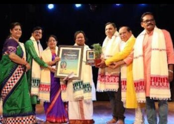 ଭୁବନେଶ୍ୱର ଭଞ୍ଜକଳା ମଣ୍ଡପ ଠାରେ ପାରଳାଖେମୁଣ୍ଡି ର ମନ୍ମଥ ପଞ୍ଚମ “ବିମୁଗ୍ଧା” ସମ୍ମାନରେ ସମ୍ମାନୀତ ହେଲେ