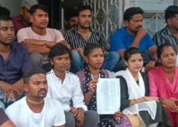 ଗଜପତି ଜିଲ୍ଲା ଏସପିଙ୍କ କାର୍ଯ୍ୟାଳୟ ସମ୍ମୁଖରେ ହୋମଗାର୍ଡ ନିଯୁକ୍ତିରୁ ବାଦ ପଡ଼ିଥିବା ଆଶାୟୀଙ୍କ ବିକ୍ଷୋଭ