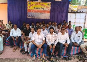 ଓଡିଶା ରାଜସ୍ୱ ଅମଲା ସଂଘ କନ୍ଧମାଳ ଜିଲ୍ଲା ଶାଖା ତରଫରୁ ୧୦ ଦଫା ଦାବୀ ନେଇ ସମୂହ ଛୁଟି ଓ ଧାରଣା