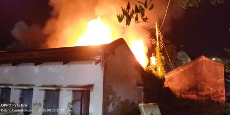 କୁଜଙ୍ଗ ଗୋଷ୍ଠୀ ସ୍ୱାସ୍ଥ୍ୟ କେନ୍ଦ୍ର : ରାତିରେ ଆକସ୍ମିକ ଭାବେ ଅଗ୍ନିକାଣ୍ଡ – ଲକ୍ଷାଧିକ ଟଙ୍କାର ସାମଗ୍ରୀ ଜଳି ଯାଇଛି