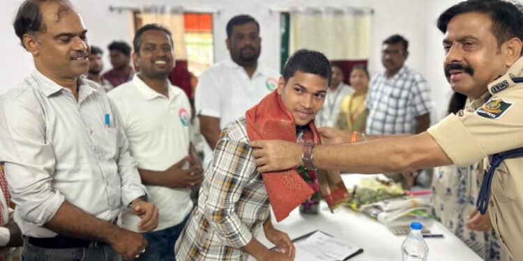 ନୀର ମଲ୍ଲିକ ଙ୍କୁ ସମ୍ମାନିତ କଲା ଜିଲ୍ଲା ପ୍ରଶାସନ