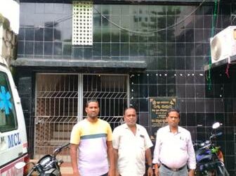 ଛାତ୍ରୀ ପାଇଁ ରକ୍ତ ଦାନ କଲେ ତିନି ଶିକ୍ଷକ