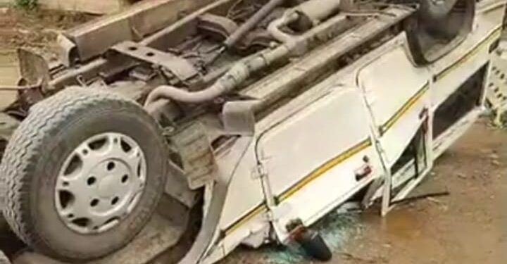 ଜଗନ୍ନାଥବଲ୍ଲଭ ନବନିର୍ମିତ କାର ପାର୍କିଂ ତଳକୁ ଖସିଲା ବୋଲେରୋ