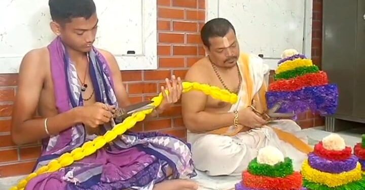 ମହାବାହୁଙ୍କ ପାଇଁ ରାକ୍ଷୀ ପ୍ରସ୍ତୁତି ଶେଷ ପର୍ଯ୍ୟାୟରେ ନାଲି,ନେଳି, ହଳଦିଆ ଓ ବାଇଗଣି ରଙ୍ଗର ରାକ୍ଷୀ