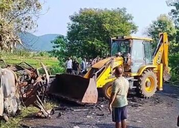 ମେଣ୍ଟେନାନ୍ସ ଅଭାବରୁ  ୧୦୮  ଆମ୍ବୁଲାନ୍ସ  ରେ ଲାଗିଲା ନିଆଁ।ଅଳ୍ପକେ ବର୍ତ୍ତିଲେ ଡ୍ରାଇଭର